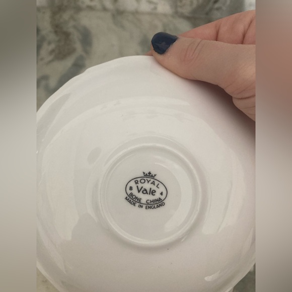 Vintage Royal Vale Violets Galore Floral English Fine China Teacup Set - Picture 7 of 7